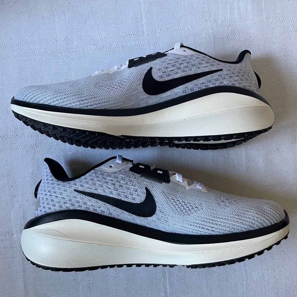 Nike Vomero 17 Platinum Black White Running Shoes Women’s Size 8 FB8502-104 - Picture 7 of 8
